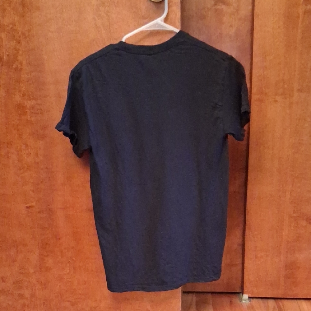 Gildan Black T‑Shirt with Yellow Mustang Car Graphic - Picture 7 of 7